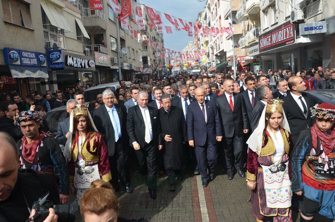 MHP LİDERi DEVLET BAHÇELİ AKHİSARLILAR İLE BULUŞTU